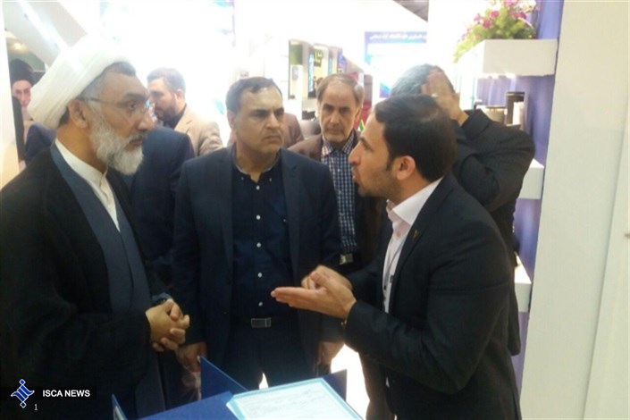 بازدید مسئولان کشوری و لشگری از غرفه محصولات دانش بنیان دانشگاه آزاد اسلامی در نهمین جشنواره فناوری نانو