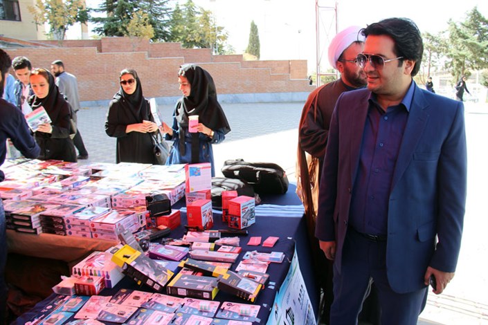 برپایی نمایشگاه آفتاب مهر در راستای معرفی دستاوردهای فرهنگی و هنری دانشجویان واحد رودهن