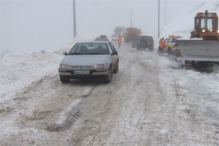 بررسی وضعیت محورهای مواصلاتی کشور/ ترافیک و بارش سنگین برف در استان های شمالی کشور