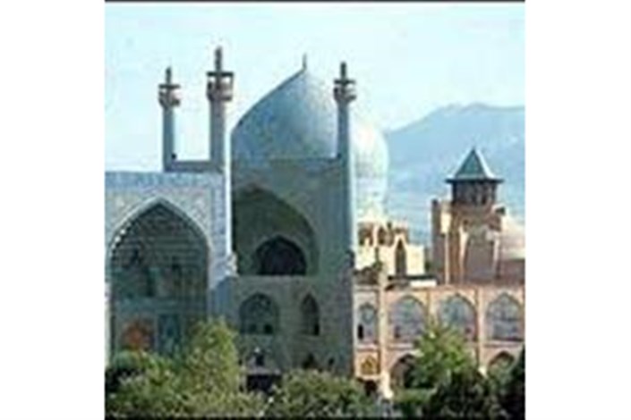 کف سازی رو به روی مسجد تاریخی امام در میدان امام اصفهان آغاز شد