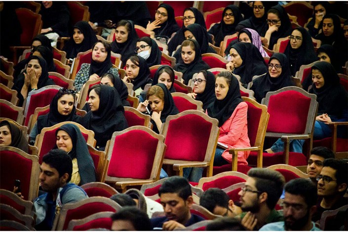 استاندار سمنان در جمع دانشجویان: دانشجو باید آزاد باشد و از آزادی بیان برخوردار شود 