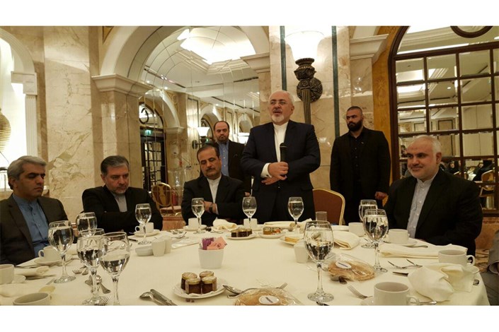 حضور ظریف در جمع دیپلمات ها و مسئولان نهادهای ایرانی مستقر در لبنان