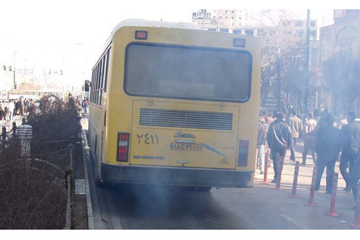 آتش سوزی ناگهانی یک اتوبوس شرکت واحد در اتوبان آزادگان