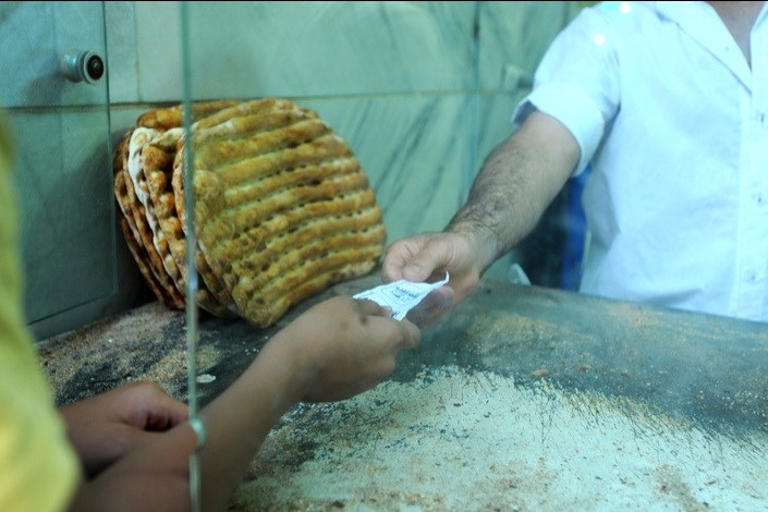 نان‌های سنتی می‌تواند عامل انتقال بیماری  کرونا باشد/ چگونه نان را ایمن کنیم؟