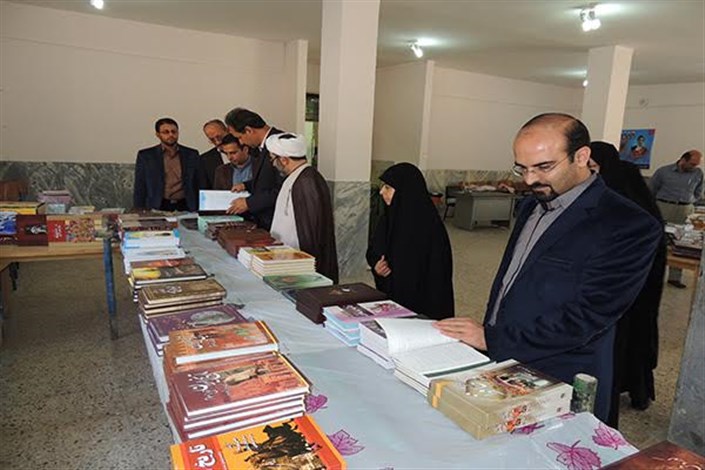 استقبال از نمایشگاه و فروشگاه کتاب در واحد دهاقان دانشگاه آزاد اسلامی