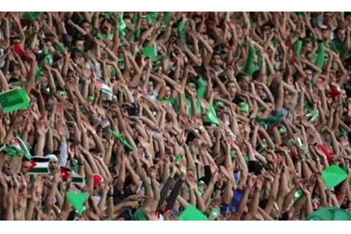تماشاچیان فوتبال اردنی در حمایت از فلسطینی ها در ورزشگاه بانگ اذان سردادند