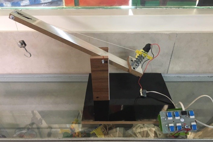 ساخت جرثقیل الکتریکی توسط دانش آموزان دبیرستان پسرانه سما