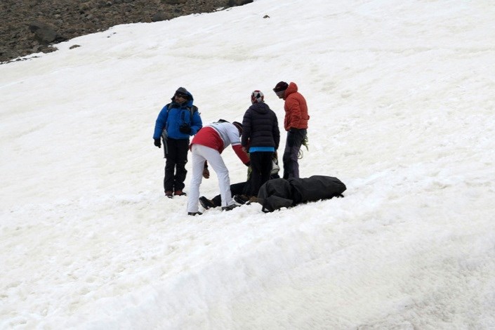پیدا شدن یکی از کوهنوردان مفقود شده در ارتفاعات زیارت