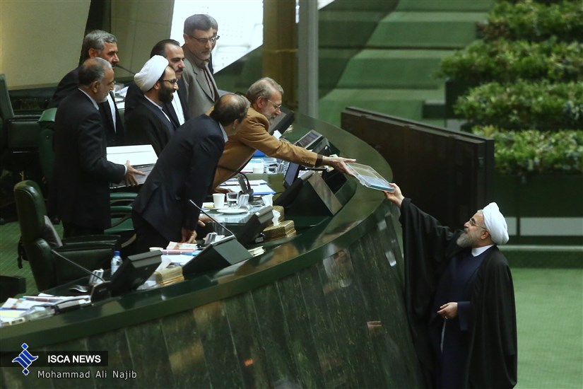  تقدیر لاریجانی از دولت به دلیل ارائه لایحه بودجه سال ۹۶ در زمان مقرر 