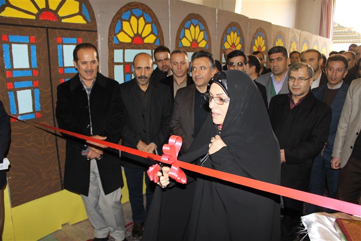 نمایشگاه هفته پژوهش کردستان به میزبانی دانشگاه آزاد اسلامی واحد سنندج افتتاح شد