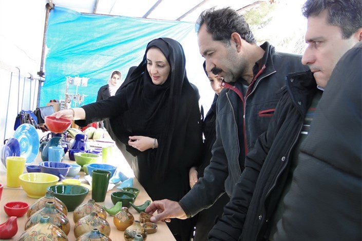 نمایشگاه صنایع دستی دانشگاه گرمسار به مناسبت روز دانشجو برگزار شد/ عکس