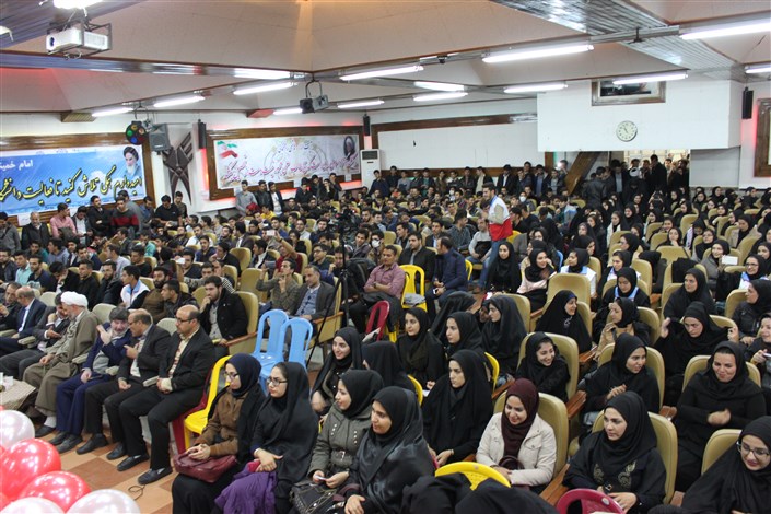 اجرای مراسم روز دانشجو با حضور مسئولان دانشگاه  آزاد اسلامی استان همدان