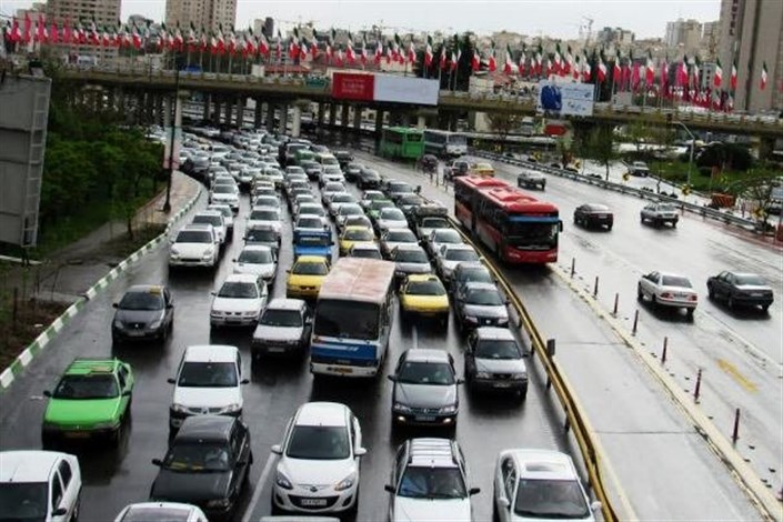 ترافیک نیمه سنگین در باند جنوبی آزاد راه کرج - قزوین و تهران - کرج