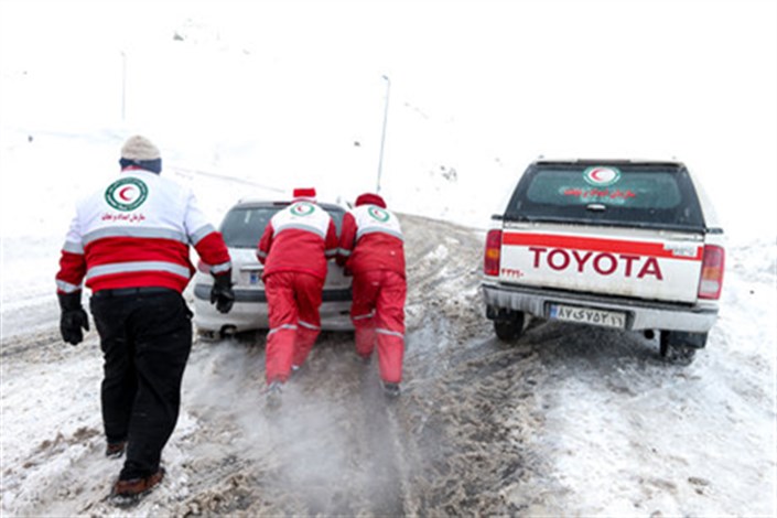  امدادرسانی به 1800 مسافر در راه مانده/برف و کولاک در 14 استان