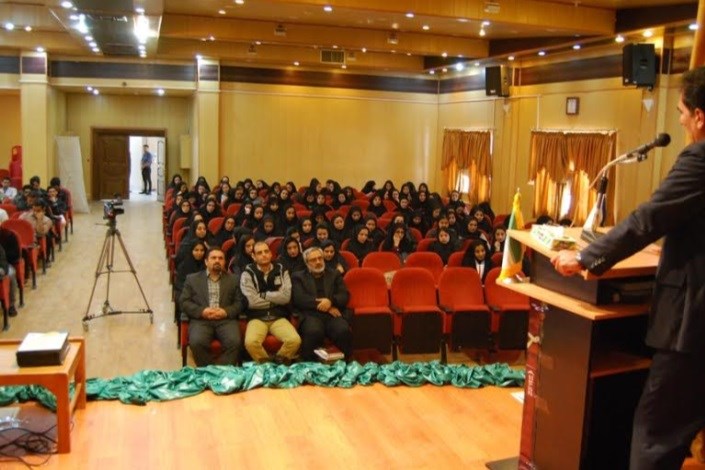 تقدیر از دانشجویان ممتاز برتر دانشگاه آزاد اسلامی واحد تربت جام در مراسم بزرگداشت روزدانشجو