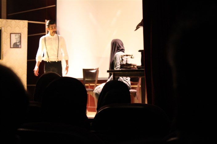 اجرای تئاتر باغ وحش شیشه ای در دانشگاه آزاد اسلامی واحد هشتگرد