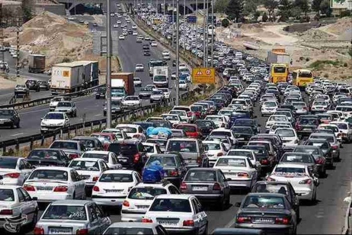 ترافیک نیمه سنگین در آزاد راه تهران _ کرج