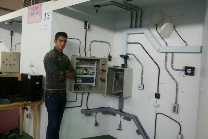 دانشجوی دانشگاه آزاد اسلامی شیروان از موفقیت خود درمسابقات فنی و حرفه ای می گوید/از علاقه به رشته برق تا انتظارات از مسئولان