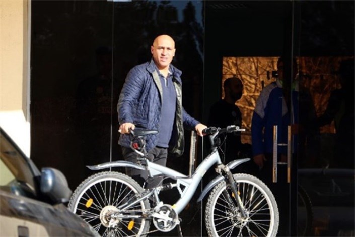 دوچرخه سواری منصوریان در تمرین استقلال 