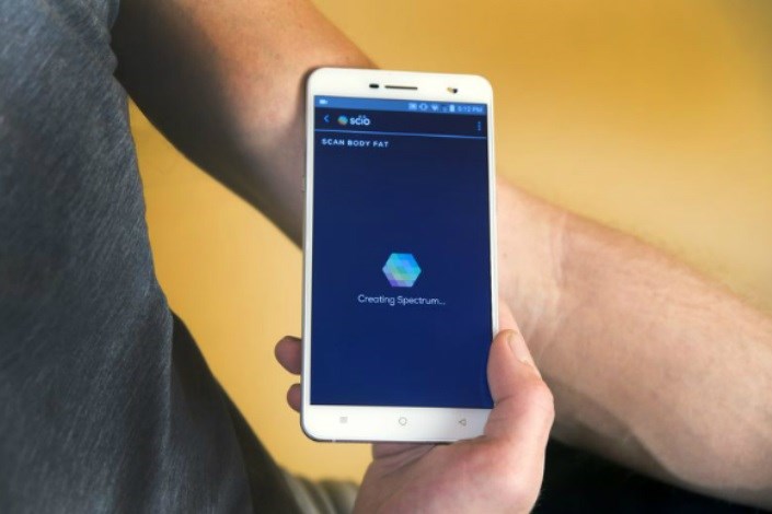 موبایل Changhong H2 میزان چربی بدن شما را اندازه گیری می کند