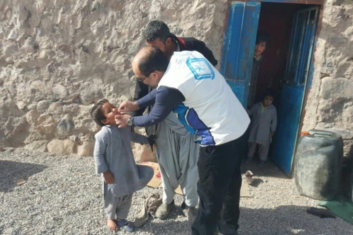 واکسیناسیون فلج اطفال در مناطق صعب العبور و کوهستانی تفتان/تصاویر