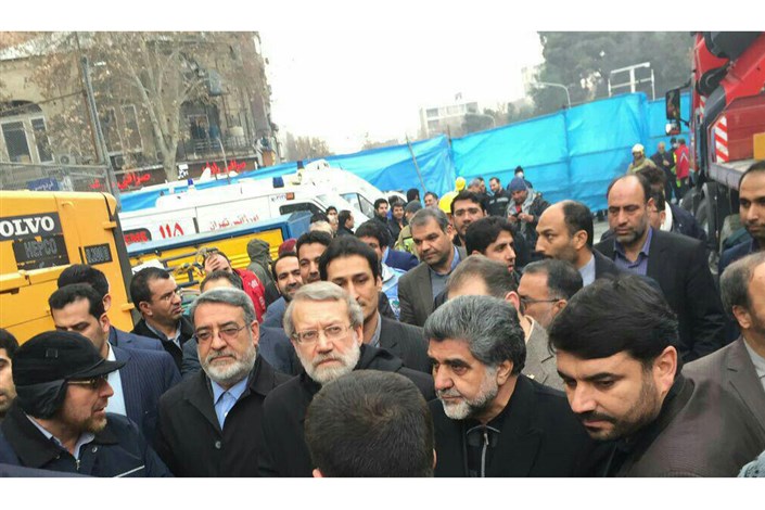 حضور علی لاریجانی در محل حادثه پلاسکو 