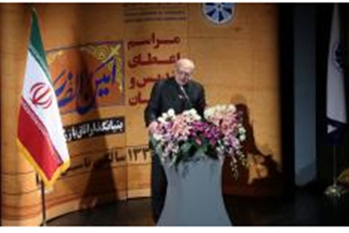 اعطای تندیس و نشان امین‌الضرب به کارآفرینان برتر به مناسبت 133 سالگی اتاق تهران
