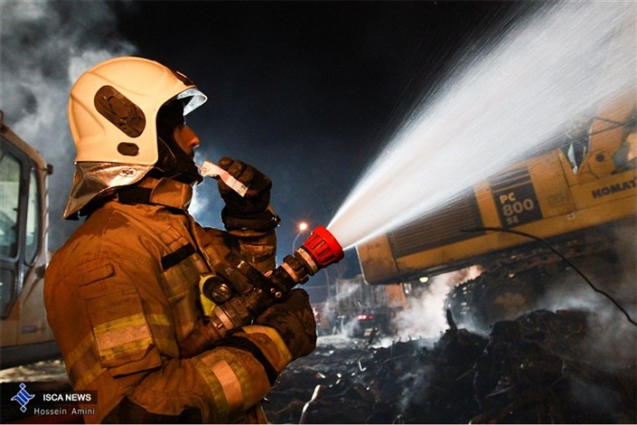 مهار آتش سوزی در ناحیه صنعتی کارون