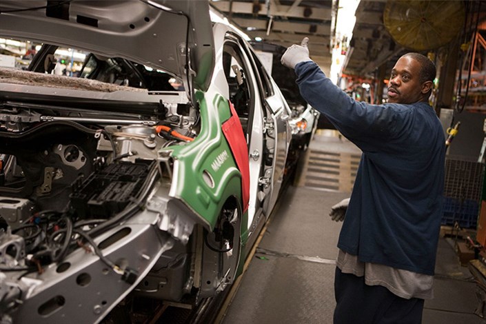 کاهش تیراژ تولید و بیکاری کارگران در پنج کارخانه شرکت جنرال موتورز