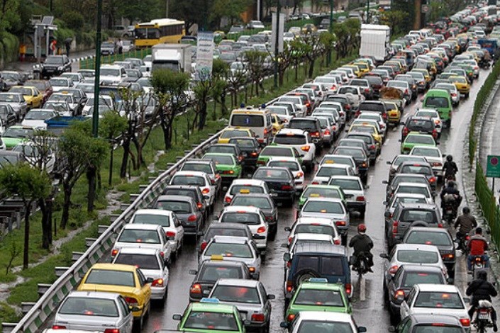 ترافیک درمعابر بزرگراهی و اصلی شهر روان است