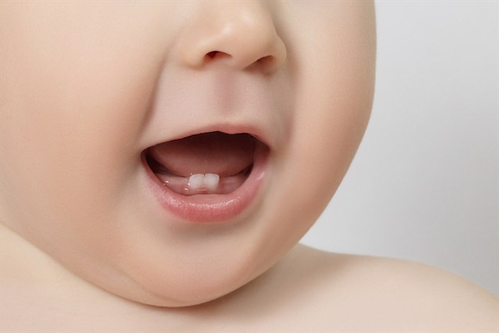 ۴ روش طبیعی برای تسکین دردِ "دندان درآوردن" در نوزاد