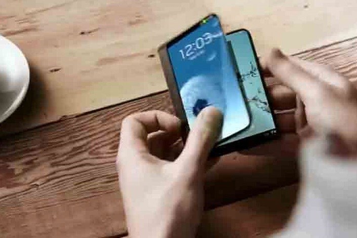 گوشی انعطاف پذیر سامسونگ در MWC 2017 نشان داده می‌شود