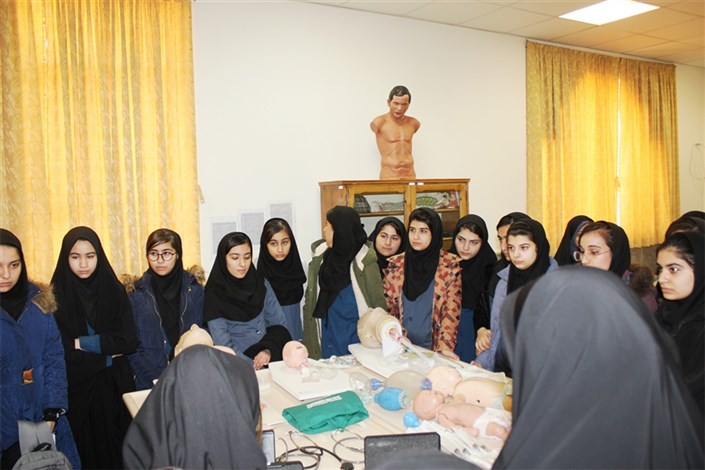 بازدید نزدیک به 1000 نفر از دانش آموزان و دانشجویان استان سمنان از دانشگاه آزاد اسلامی شاهرود