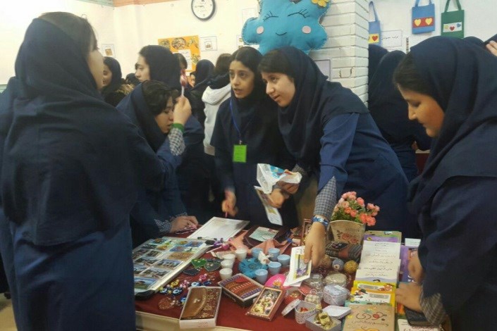 برپایی بازارچه کارآفرینی ( کسب و کار) در دبیرستان سما تهران