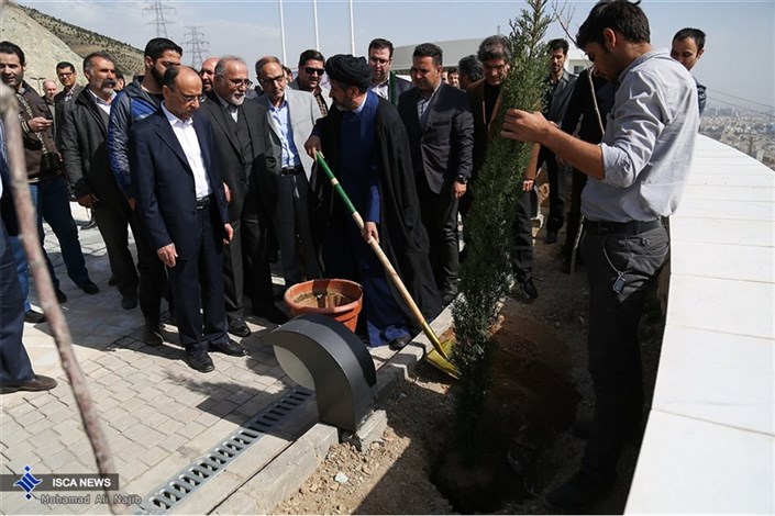 استمرار طرح «یاد سبز شهدا » با درختکاری در واحدهای دانشگاه آزاد اسلامی