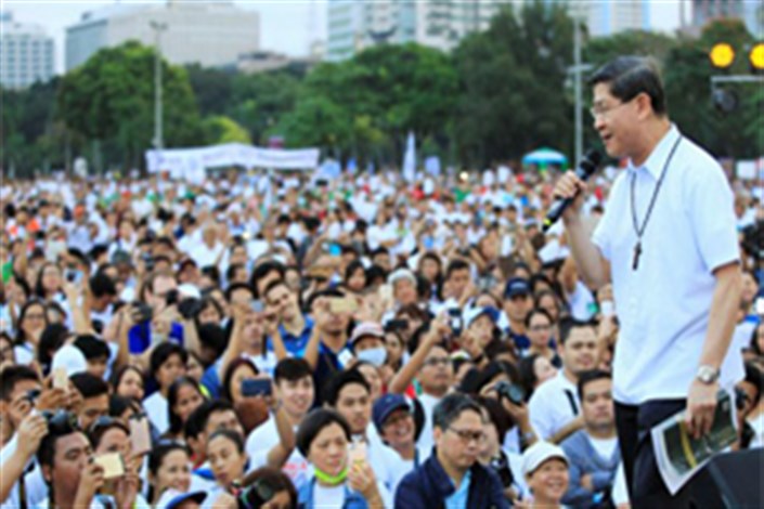 تظاهرات هزاران کاتولیک فیلیپینی در اعتراض به سیاست‌های دوترته