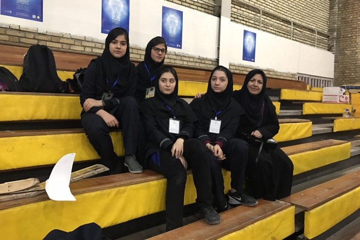 کسب رتبه سوم مسابقات گلایدر در سطح شهر تهران توسط دانش آموزان دبیرستان دخترانه سما 