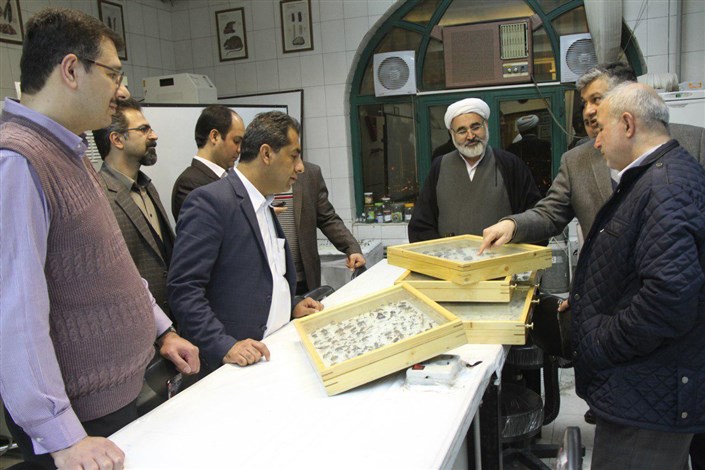 بازدید جمعی از نمایندگان مجلس شورای اسلامی از واحد علوم و تحقیقات