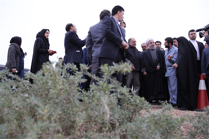 بازدید روحانی از طرح تثبیت خاک و بیابان زدایی کانون های بحرانی تولید ریزگرد در خوزستان