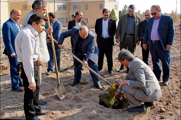آیین نکوداشت روز درختکاری در دانشگاه آزاد اسلامی سبزوار برگزار می شود