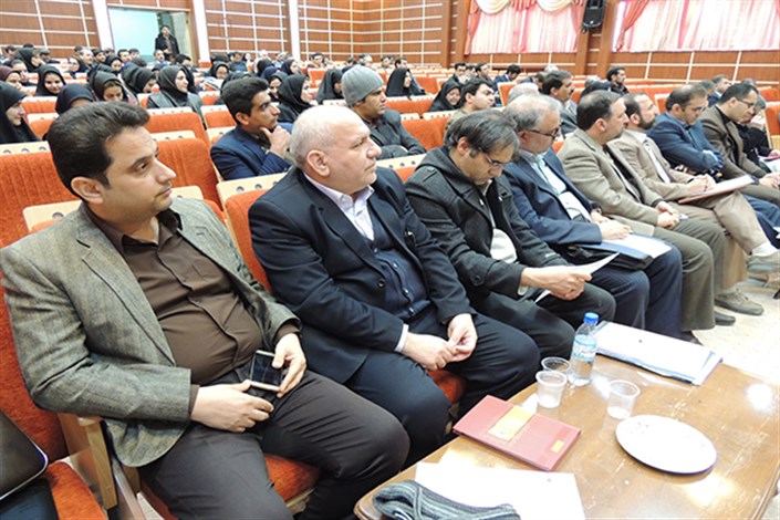 حضور جمعی از شهرداران و مدیران استان اصفهان در همایش ملی « توسعه پایدار شهرهای کوچک، راه‌کارها و چالش‌ها »