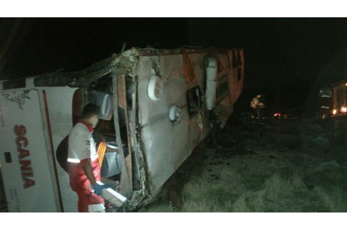 سقوط اتوبوس در دره محور یاسوج دو کشته و 9 مصدوم بر جای گذاشت