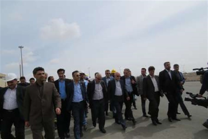بازدید وزیر نفت از تاسیسات ذخیره فراورده های نفتی حاشیه شهر بیرجند