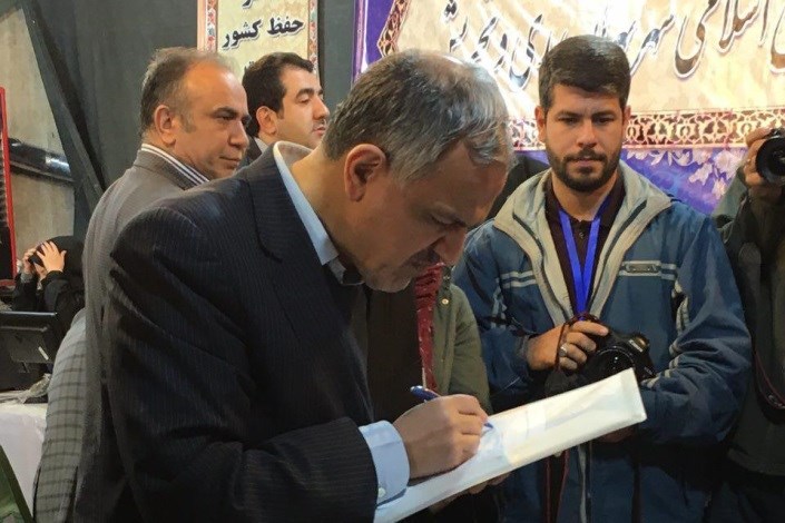 مسجدجامعی اولین ثبت نام کننده در آخرین روز ثبت نام انتخابات شوراها