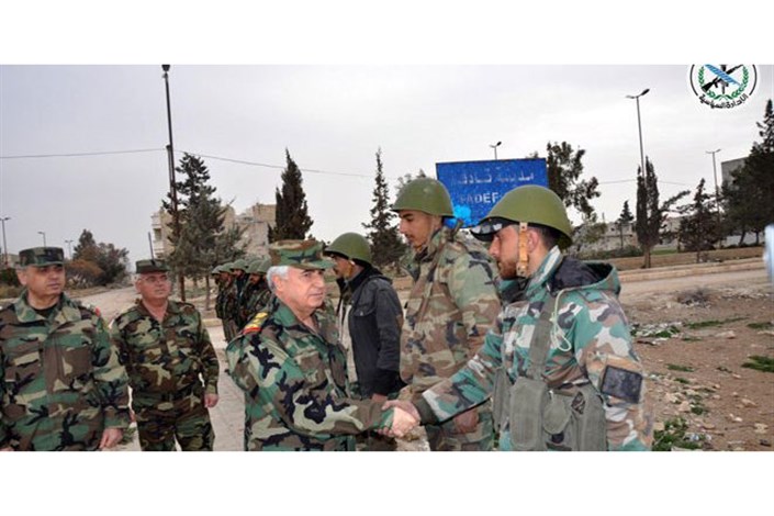 بازدید رئیس ستاد کل ارتش سوریه از جبهه‌های نبرد در حومه شمالی حما