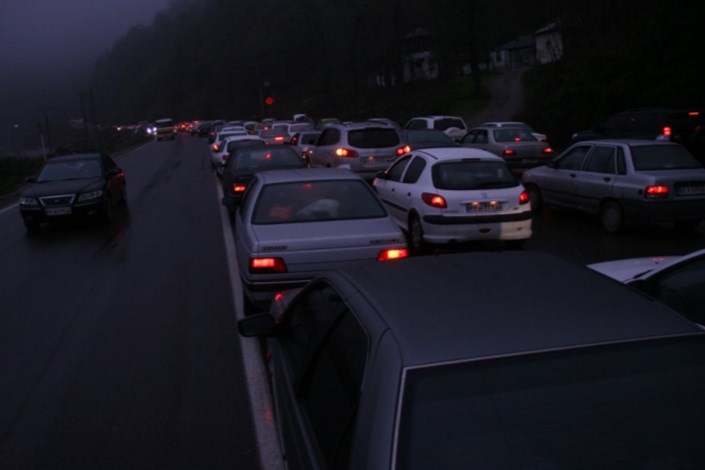 ترافیک نیمه سنگین در آزادراه کرج-تهران/مه‌گرفتگی در محورهای گیلان