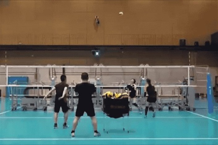 ژاپنی ها با ربات ها والیبال بازی کردند