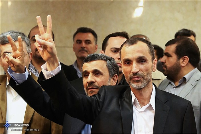 احمدی نژاد خواستارآزادی  فوری  بقایی شد 