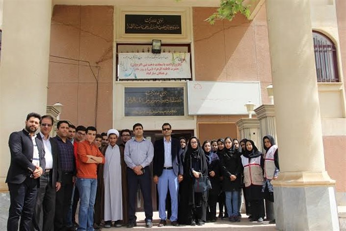بازدید دانشجویان و مسولان دانشگاه آزاد اسلامی نطنز از سرای سالمندان