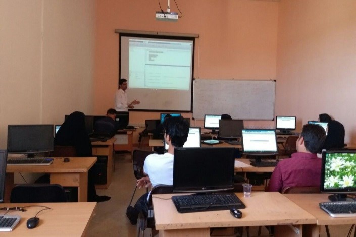 اولین جلسه کارگاه آموزشی نرم افزار متلب در دانشگاه آزاد سیرجان برگزار شد